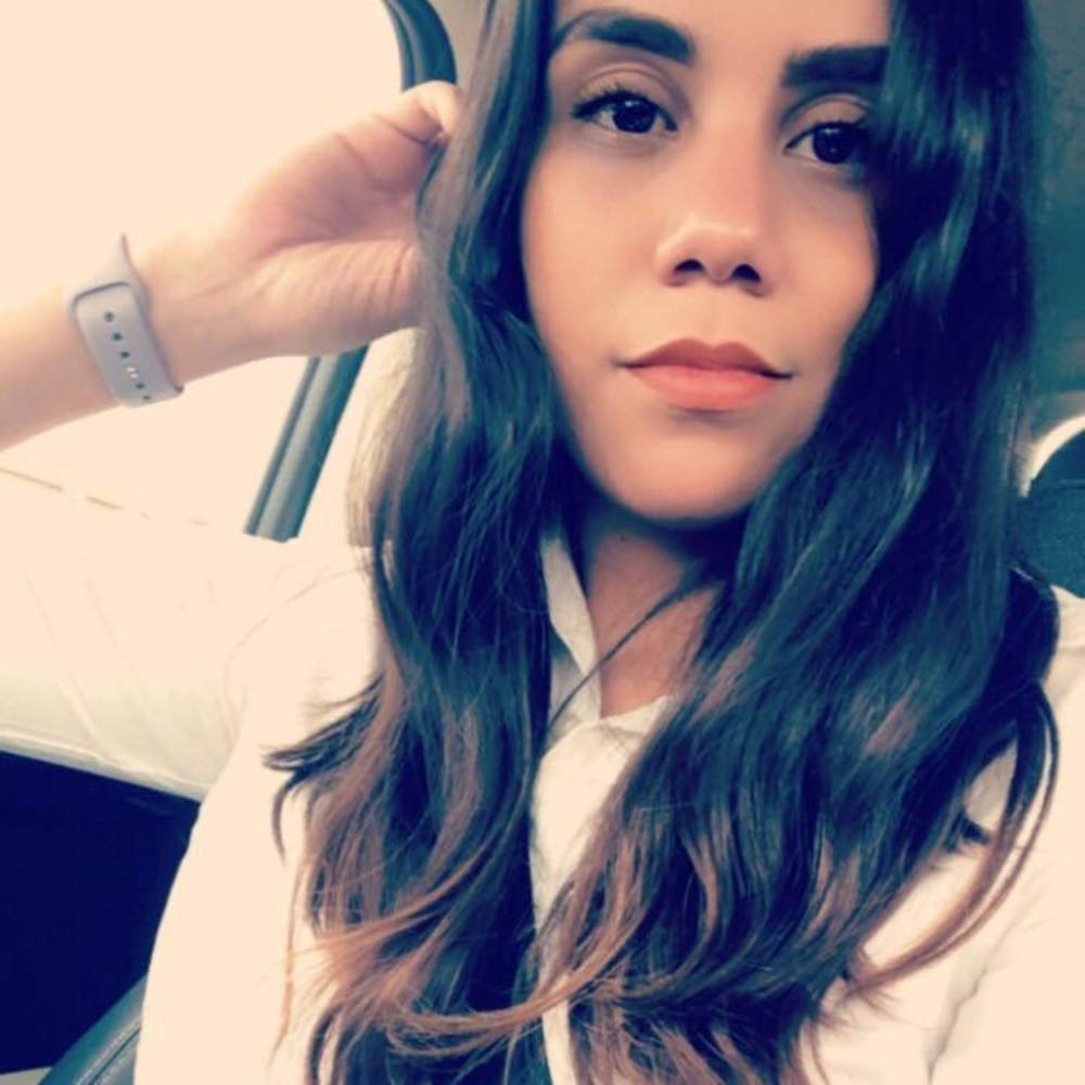 Meet your Posher, Nayeli a.